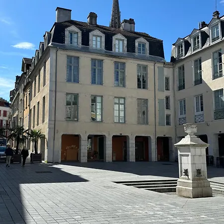 Wonderhost, La De Margot En Hypercentre