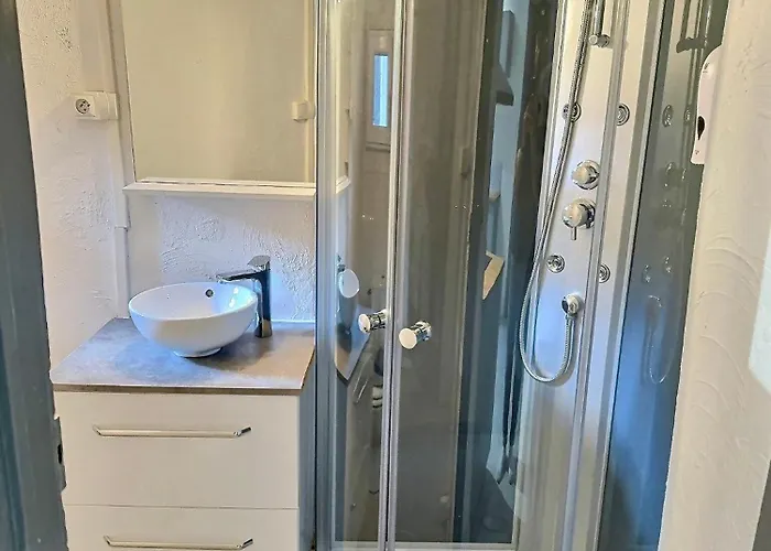 Wonderhost, La De Margot En Hypercentre